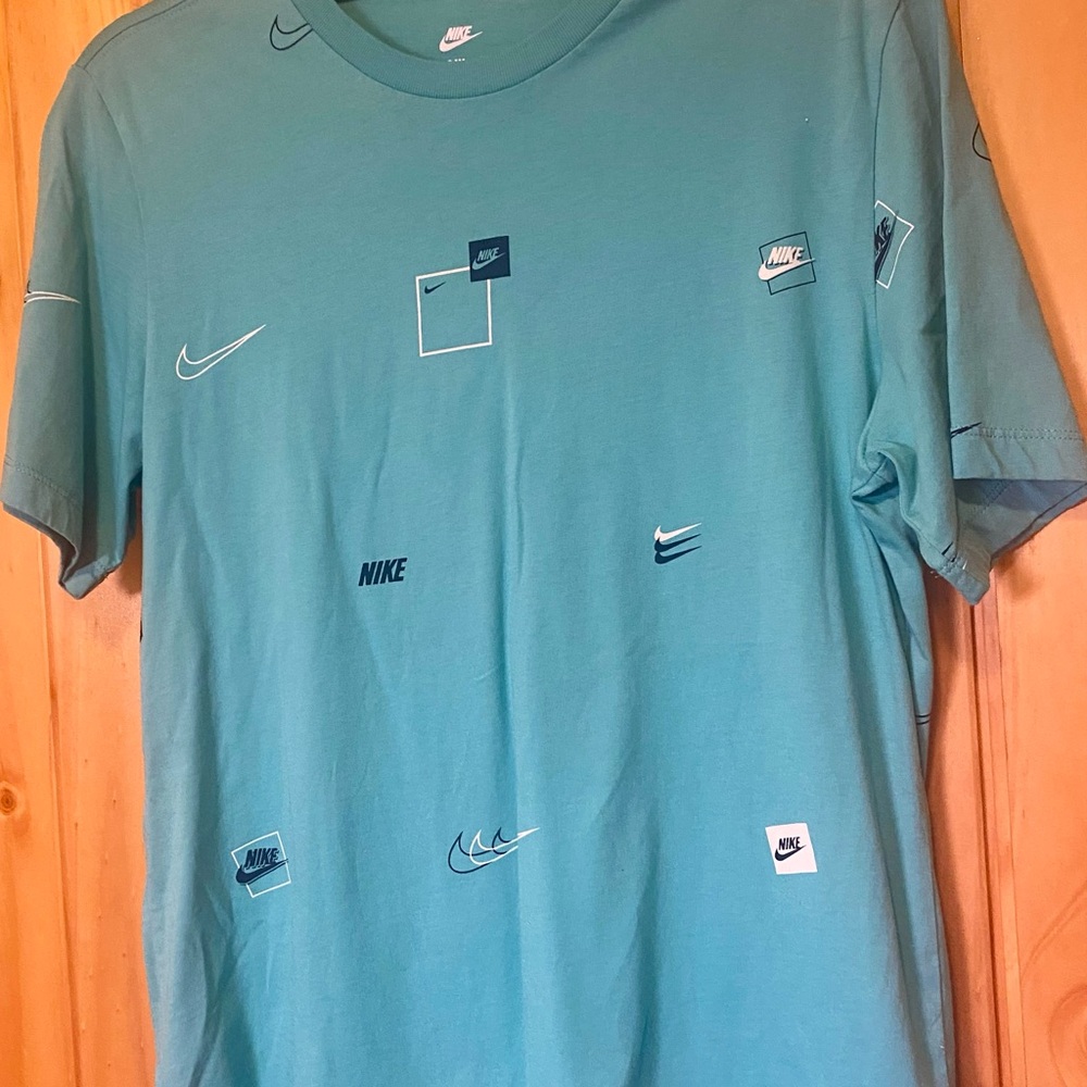Nike Men's Teal Graphic T-Shirt size medium